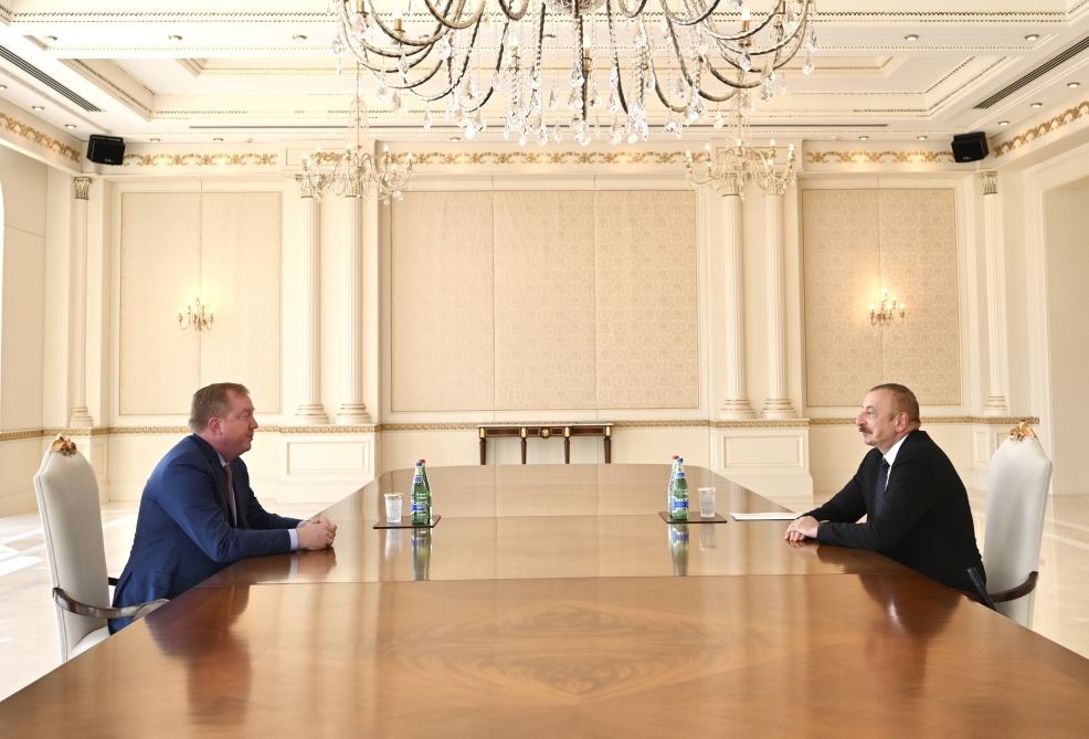 President Aliyev Receives President And CEO of Boeing Commercial Airplanes