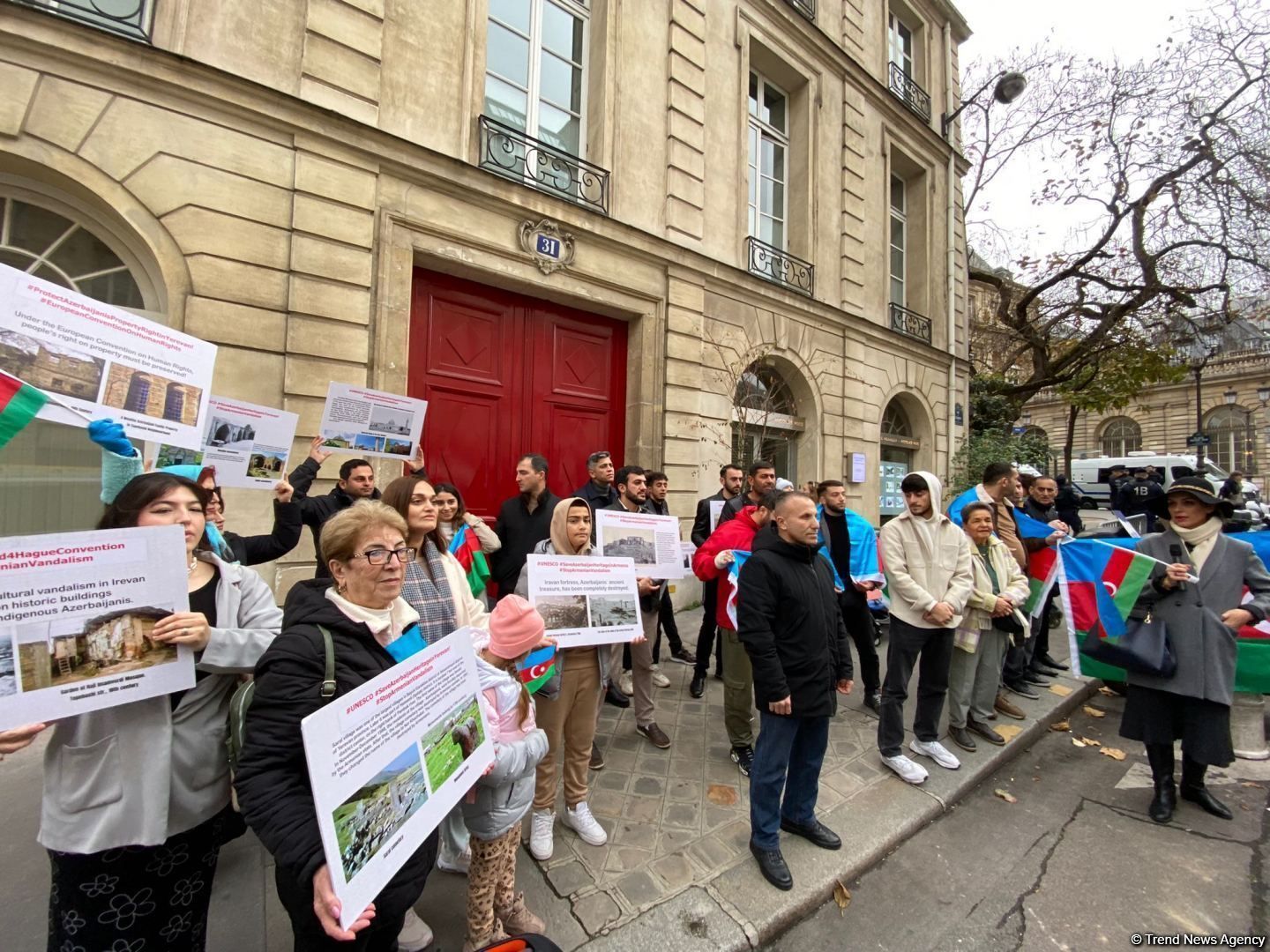 Azerbaijani diaspora picketing French Senate in Paris