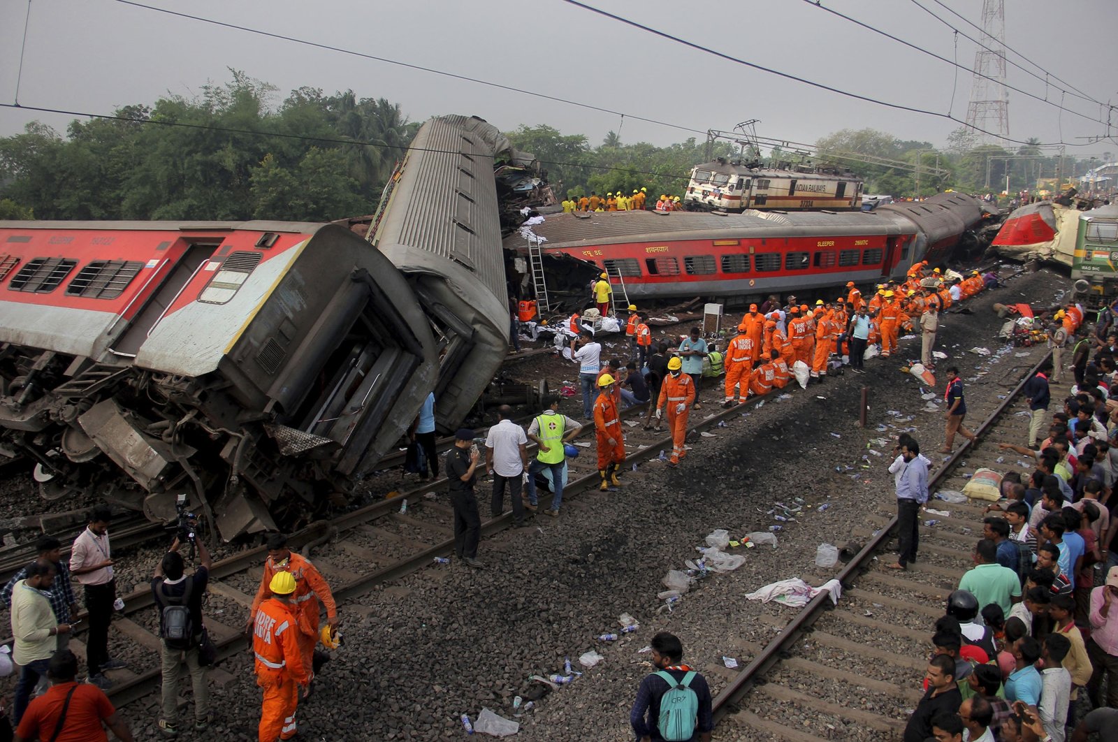 Train crash in India leaves over 280 dead, 900 injured