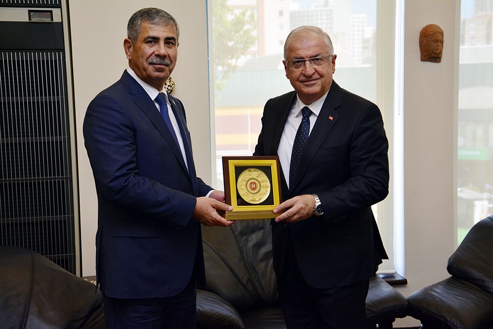 Azerbaijan’s defense minister meets with his Turkish counterpart